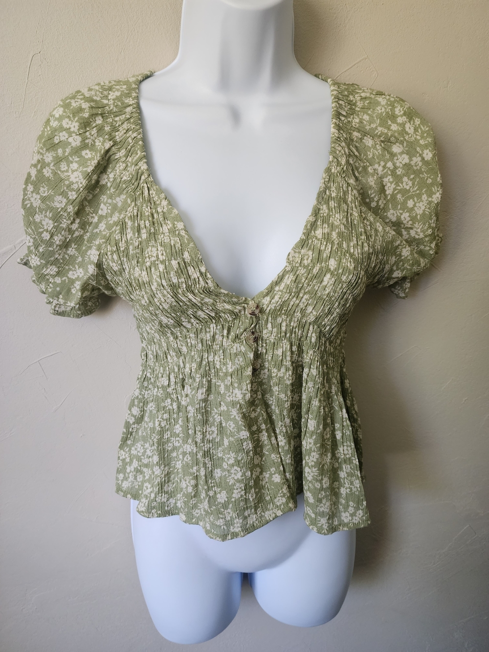 mine Olive Green Floral Smocked V-Neck Puff Sleeve Top Size Small